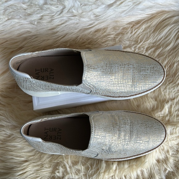 Naturalizer Jade Slip-ons 8W - Picture 2 of 7